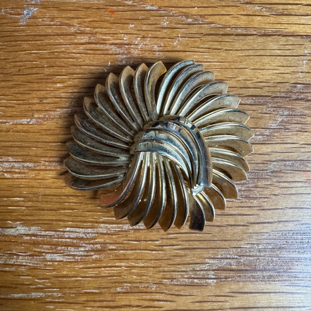 Vintage Gold Tone Flower Pin Brooch Sunburst Retro Statement Jewelry‎